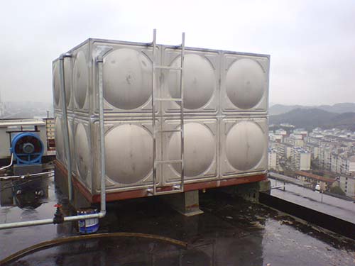 公司完成哈尔滨药厂用不锈钢水箱2台