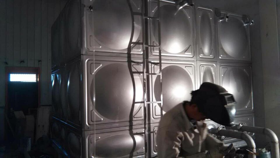公司完成牡丹江不锈钢水箱12吨1台